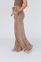 Load image into Gallery viewer, Relaxing Robin Wide Leg Pant - New Mocha