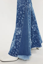 Load image into Gallery viewer, Flowers on the Wall Jeans