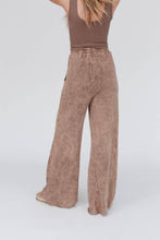Load image into Gallery viewer, Relaxing Robin Wide Leg Pant - New Mocha