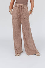 Load image into Gallery viewer, Relaxing Robin Wide Leg Pant - New Mocha
