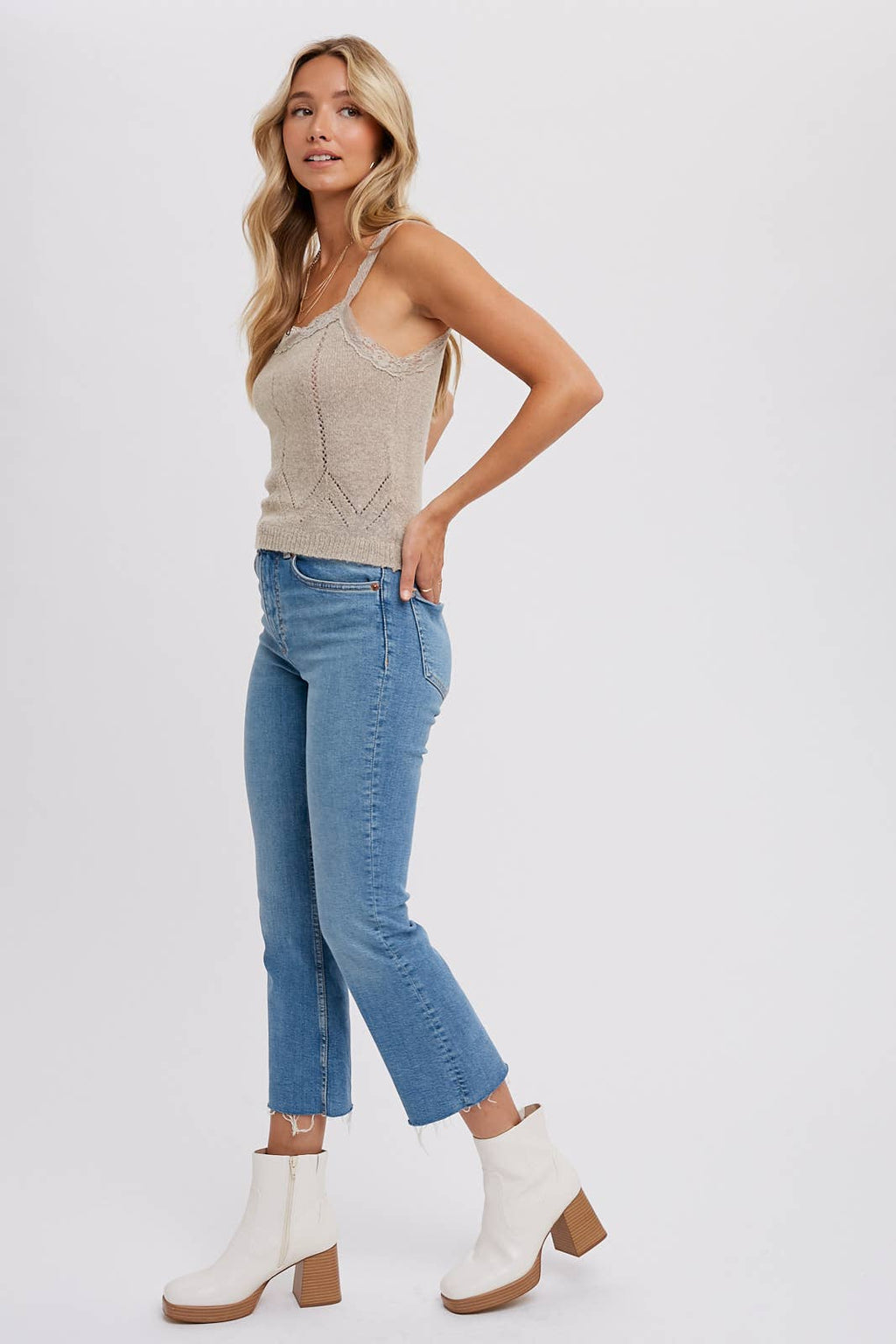 LACE TRIMMED KNIT CAMI