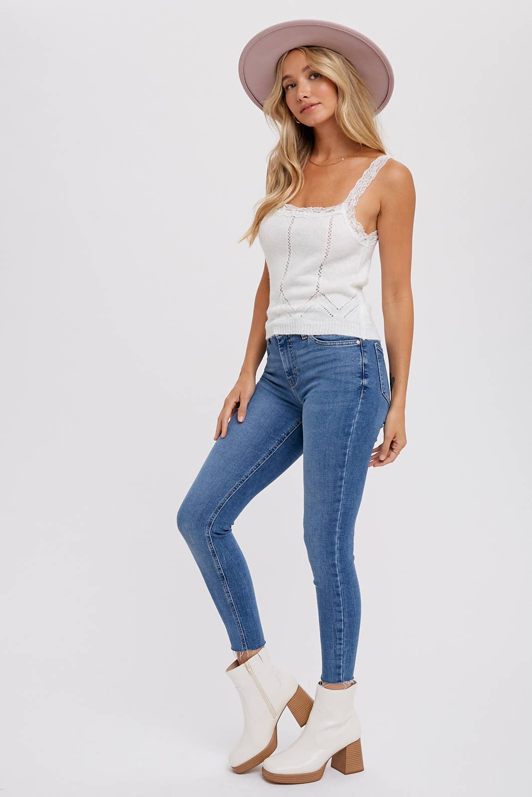 LACE TRIMMED KNIT CAMI