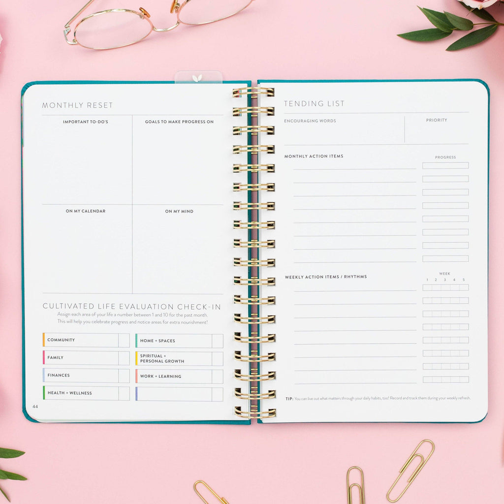 Fresh Start Daily Planner | Undated (Lavender Spiral)