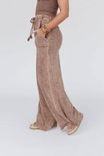 Load image into Gallery viewer, Relaxing Robin Wide Leg Pant - New Mocha
