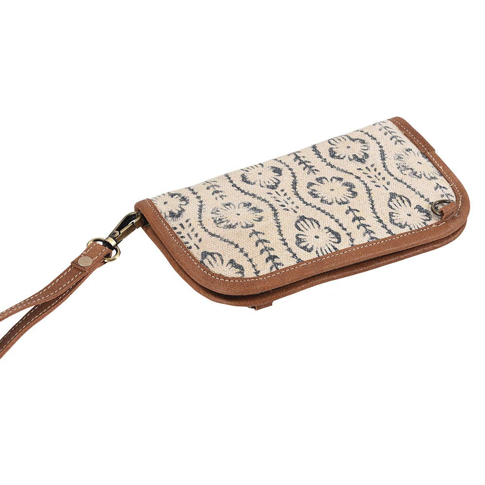 Light Traveller Clutch Crossbody