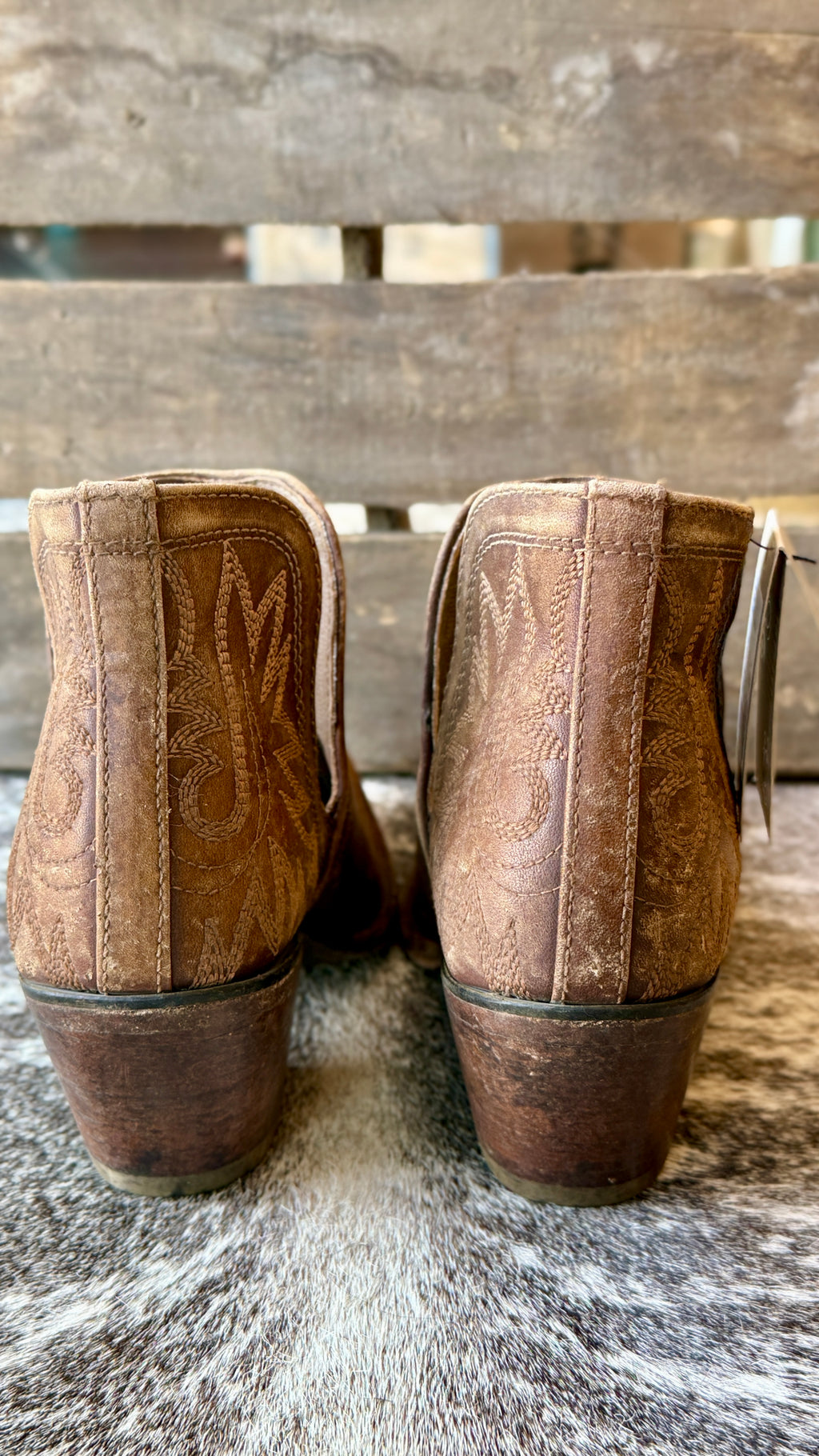 Miss Dixie Booties - Ariat Dixon