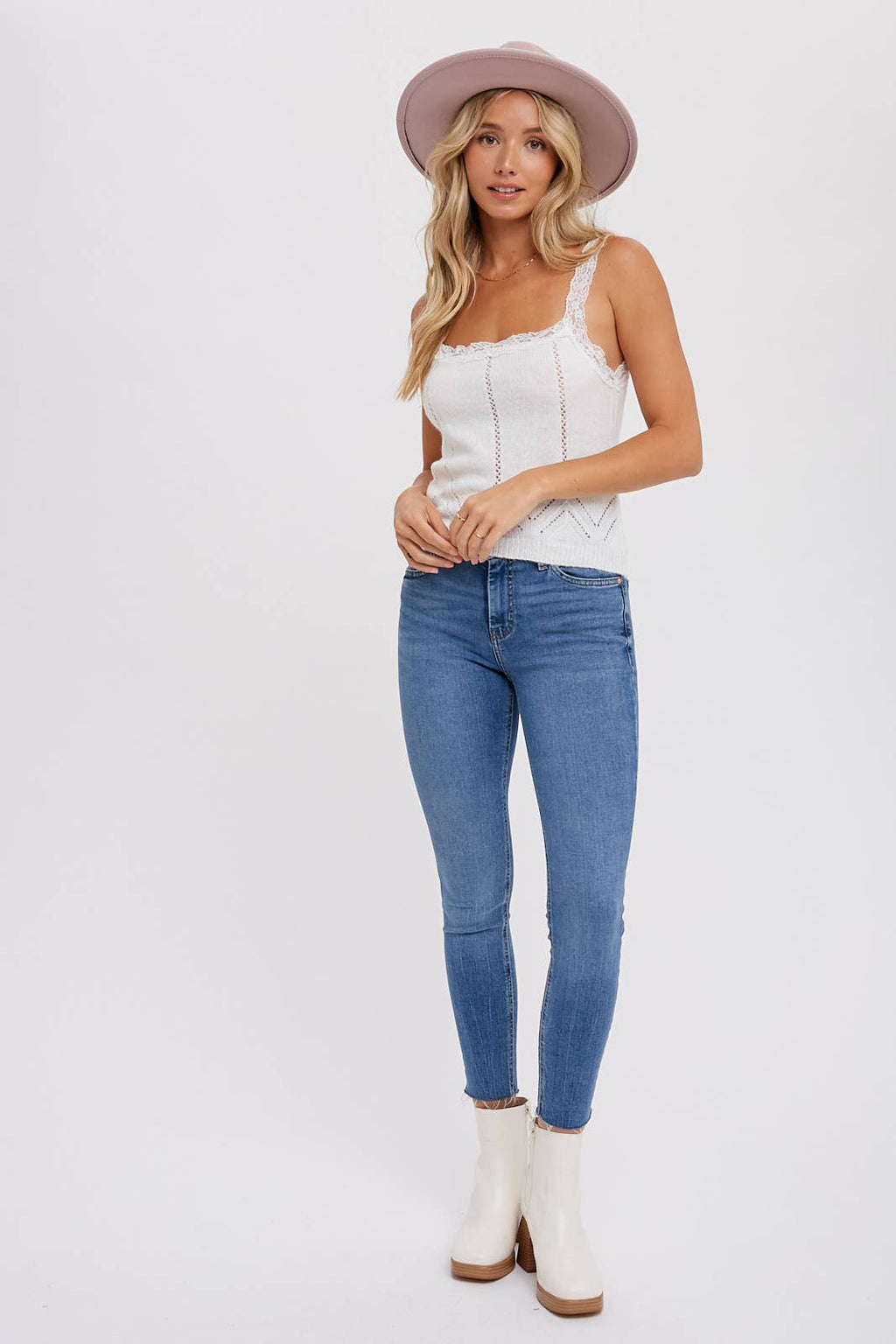 LACE TRIMMED KNIT CAMI