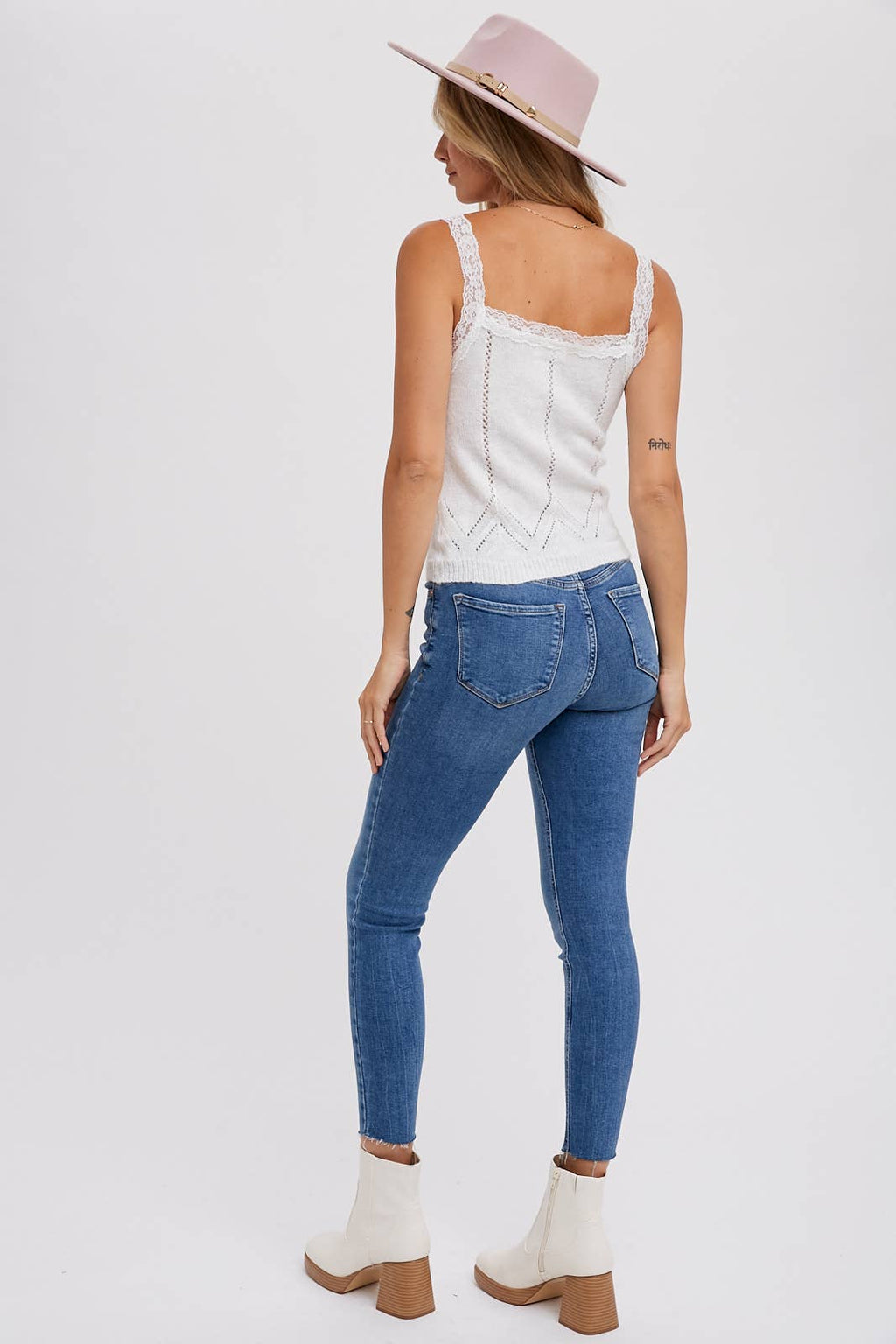 LACE TRIMMED KNIT CAMI