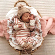 Load image into Gallery viewer, Fawn Merino Wool Bonnet &amp; Booties Set
