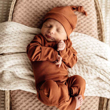 Load image into Gallery viewer, Lil’ Pumpkin Organic Growsuit and Beanie
